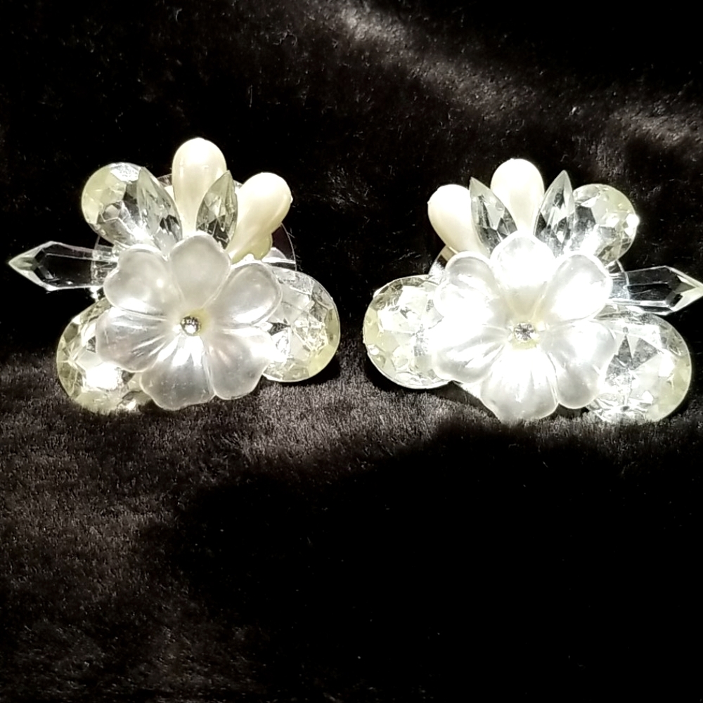 Lovely Crystal Spheres Earrings, pearl, dainty flo